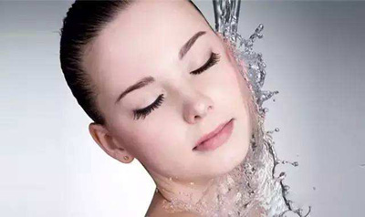 Ů�Ԟ�ʲô���׵�ţƤ�_